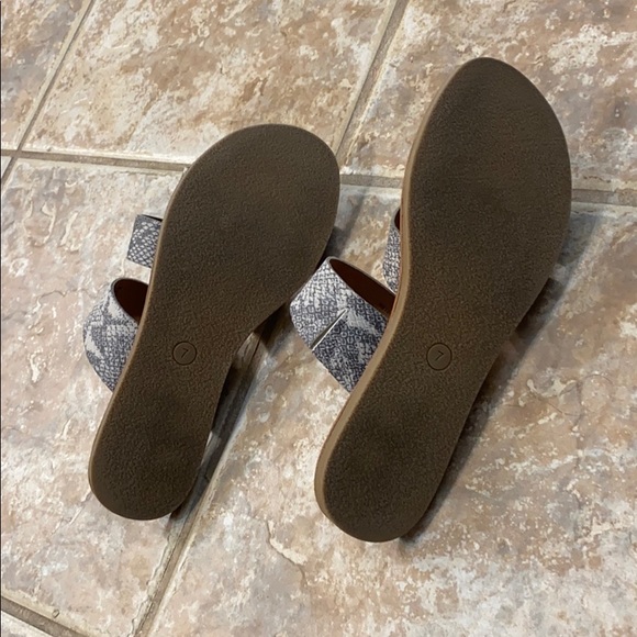 Universal Thread Slide-On Sandals - Picture 3 of 4